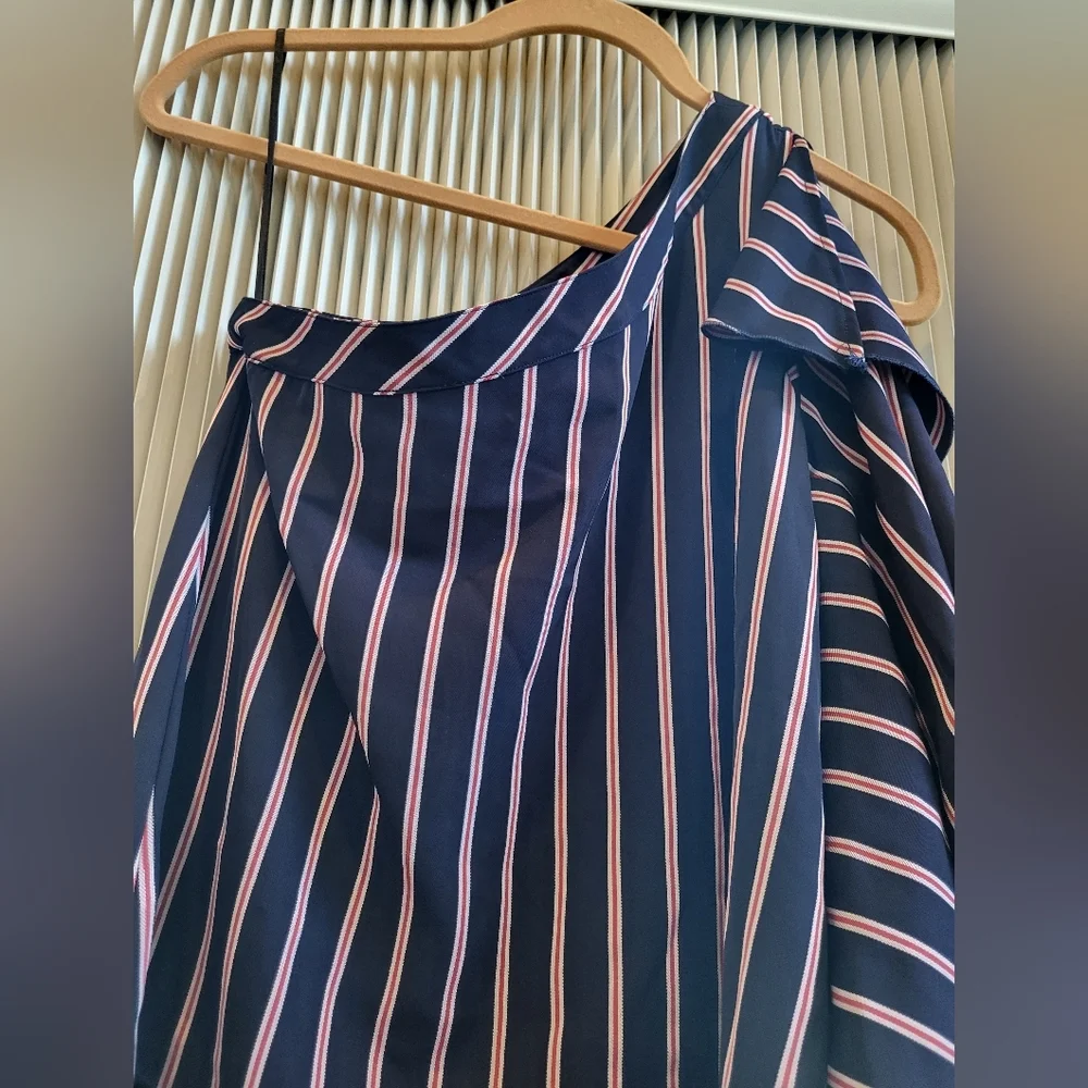 Great Jones One Shoulder Blouse - Picture 5 of 5